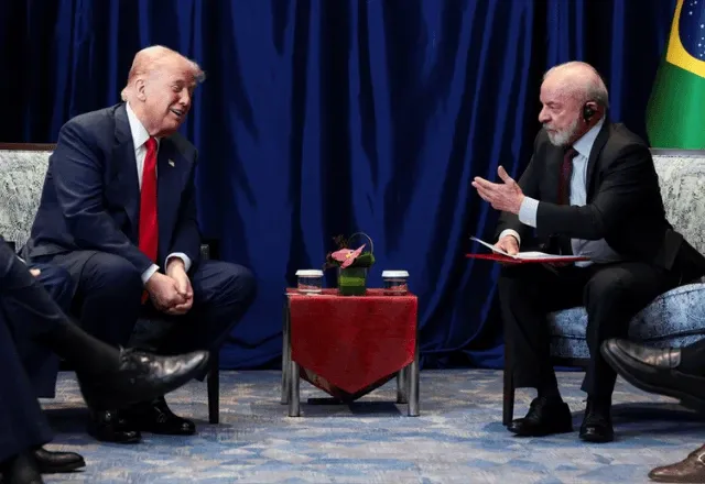 Trump e Lula durante reunião em Kuala Lumpur, na Malásia | Reuters/Evelyn Hockstein
