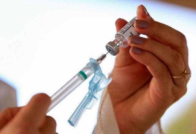 No Brasil, apenas 36,48% do público maior de 18 anos tomou a dose de reforço | Myke Sena/MS
