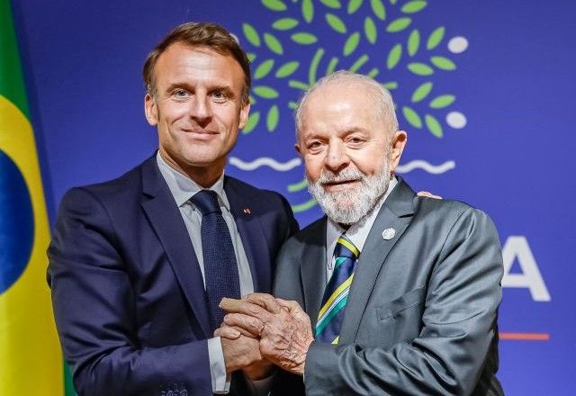 Lula e Macron se comprometem em concluir diálogo para assinatura de acordo UE-Mercosul neste semestre, diz Planalto