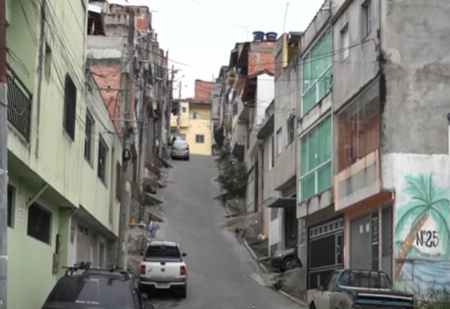 Mãe esfaqueia filho de 14 anos e tenta tirar a própria vida