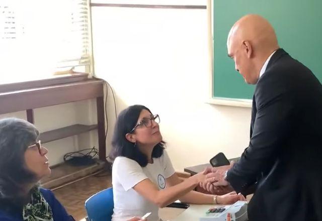 Magistrado chegou por volta das 8h55 no Colégio Madre Alix, na Zona Oeste da capital | Reprodução