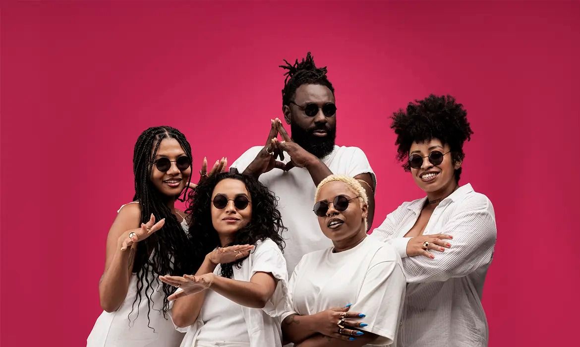 Elenco de "Magnólia”, espetáculo inspirado em Jorge Ben Jor estreia no Sesc Copacabana |  Imagem: José de Holanda 