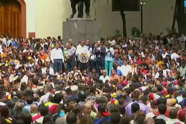 Mais de 350 pessoas são presas em protestos contra Maduro na Venezuela Mais de 350 pessoas são presas em protestos contra Maduro na Venezuela