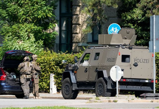 Mais de 500 policiais responderam ao ataque | Imagem aliança/DPA/AP)