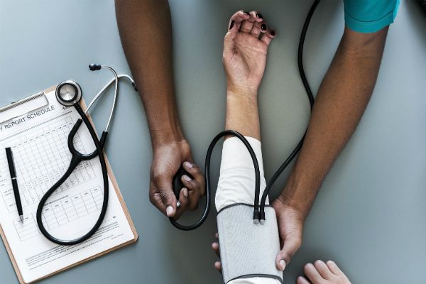 Mais de 66 mil brasileiros deixaram de ter plano de saúde em um ano