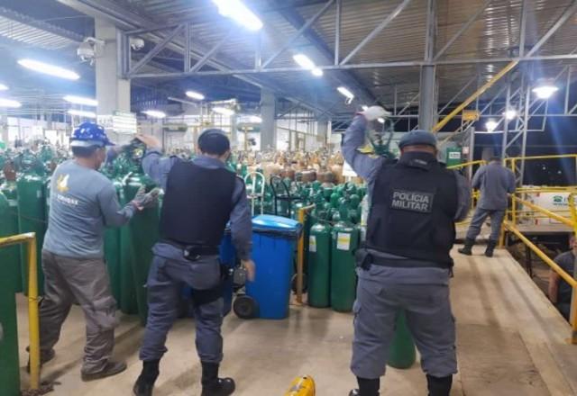 Manaus recebe mais de 18 toneladas de cilindros de oxigênio líquido