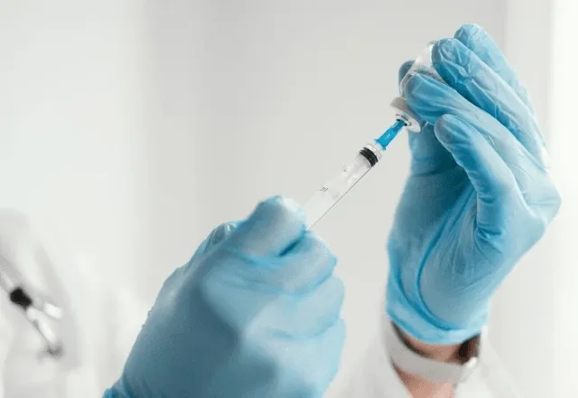 Vacina contra herpes-zoster pode reduzir risco de demência | Freepik