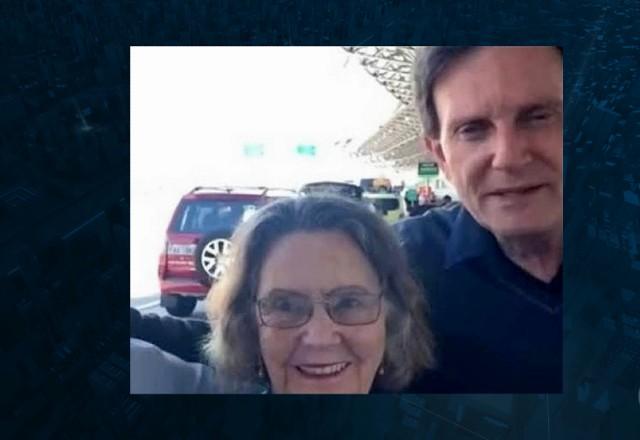 Marcelo Crivella ao lado da mãe, Eris Crivella