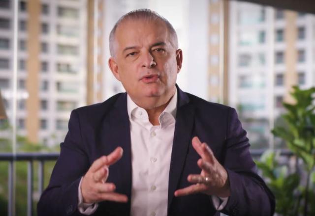 Márcio França gesticula enquanto fala (Divulgação)