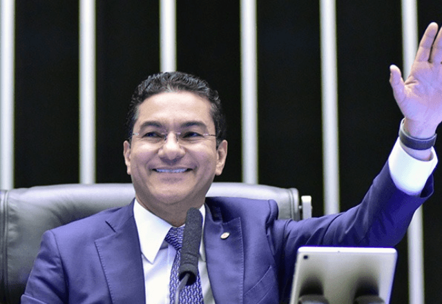 Marcos Pereira (Republicanos) foi diagnosticado com FOP após exames de rotina | Câmara dos Deputados