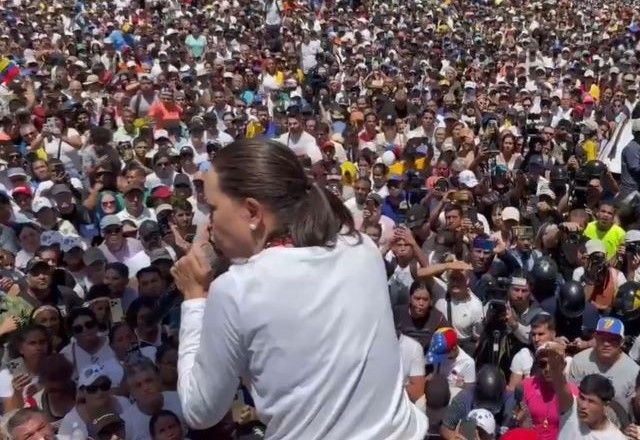 María Corina Machado em protesto na Venezuela | Reprodução/X/Twitter