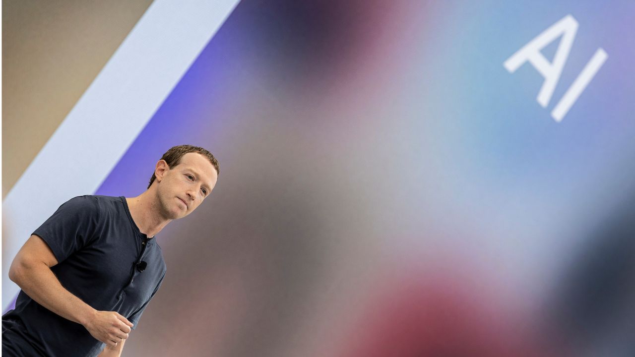 CEO da Meta, Mark Zuckerberg, discursa durante o evento Meta Connect, na sede da empresa em Menlo Park, Califórnia | Carlos Barria/Reuters