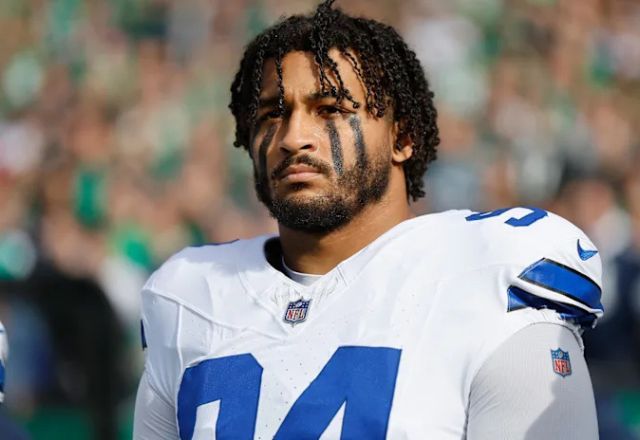 Marshawn Kneeland com a camiseta do Dallas Cowboys | Foto: Divulgação/Dallas Cowboys 