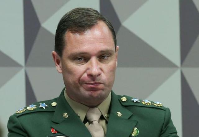 Mauro Cid, tenente-coronel do Exército