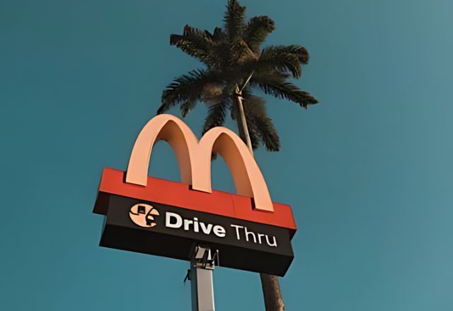 McDonalds apostou com a IBM em um sistema de IA que anotava pedidos de voz feitos pelos clientes | Unsplash