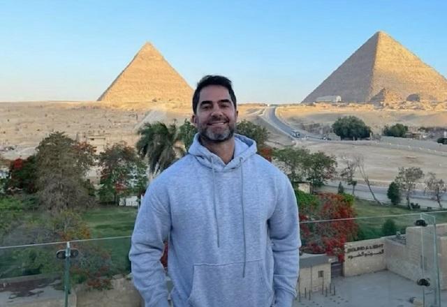 Médico Victor Sorrentino em foto no Egito, influencer foi preso por assédio