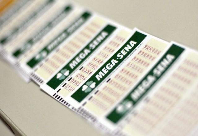 Mega-Sena acumula e pode pagar prêmio de R$ 11 milhões