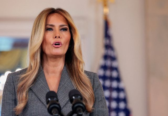 Melania Trump diz que nunca teve um relacionamento com Epstein | REUTERS/Evan Vucci