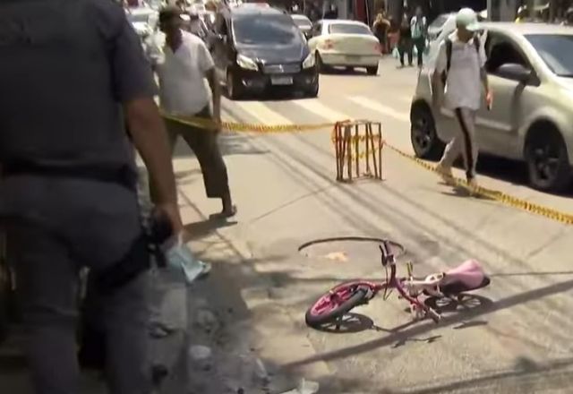 Menino de 10 anos morre ao tentar se pendurar em caminhão
