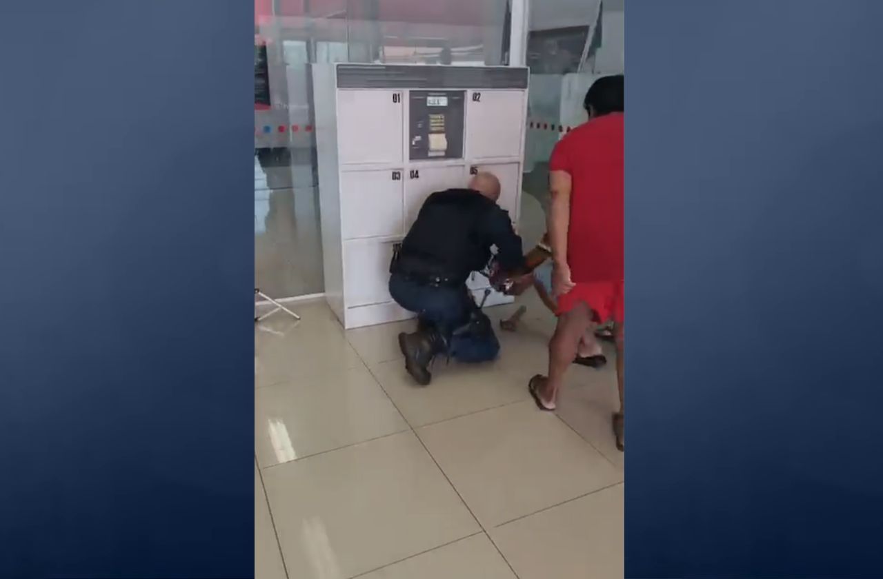 Criança entrou em um armário de chapa de ferro, que acabou travando por dentro | Reprodução 