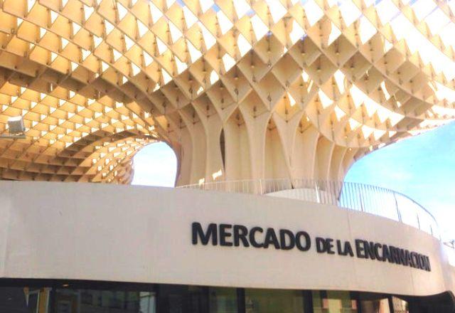 Mercado de Sevilha tem arquitetura moderna e gastronomia espanhola