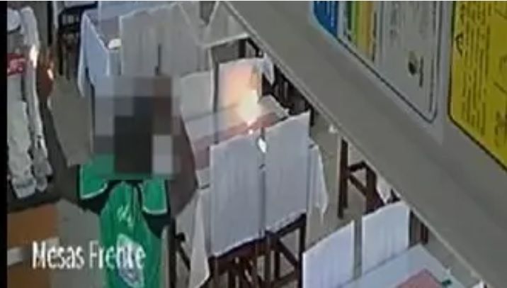 Homem ateia fogo em restaurante com clientes dentro em SC 