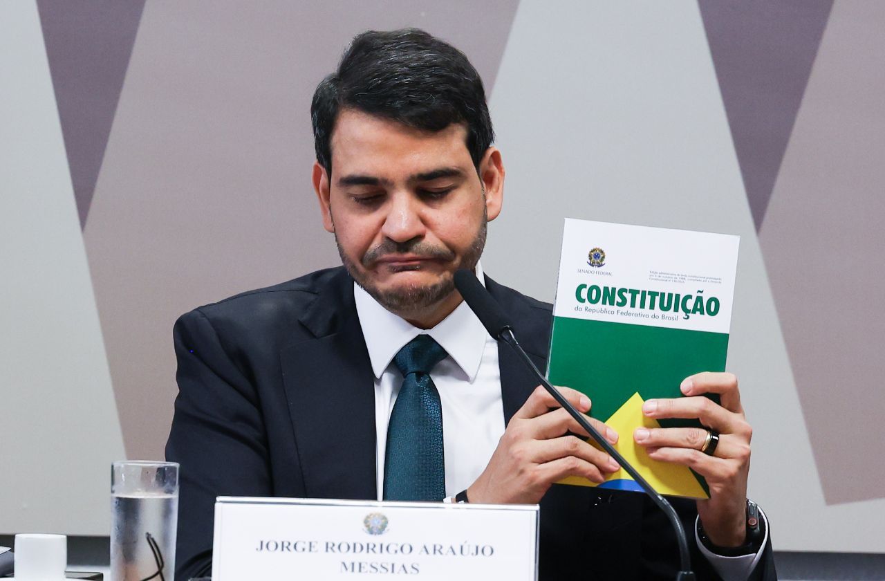 Derrotado para a vaga no STF, Jorge Messias não decidiu se vai permanecer na Advocacia-Geral da União