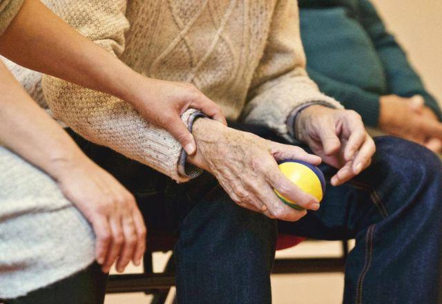 Método contra Parkinson apresenta eficácia superior na fase três de testes
