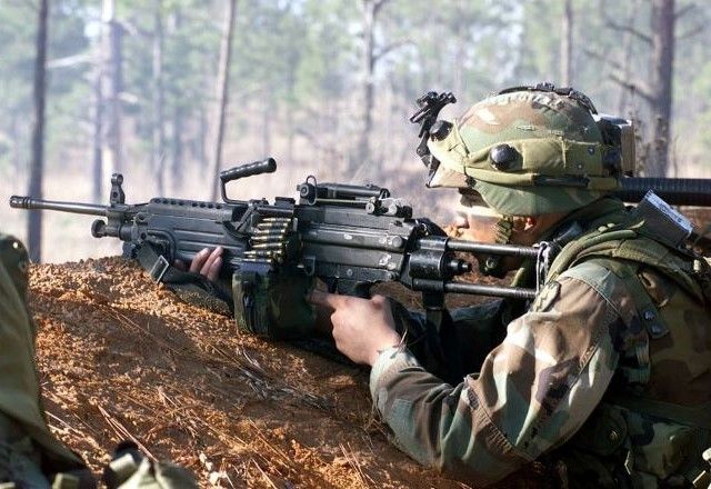 Metralhadora M249: uma das armas listadas em plano de militares golpistas para matar autoridades | Reprodução