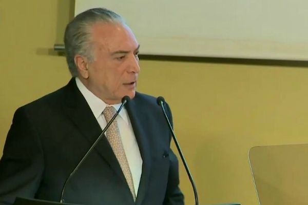 Michel Temer critica ocupação de escolas e universidades Michel Temer critica ocupação de escolas e universidades
