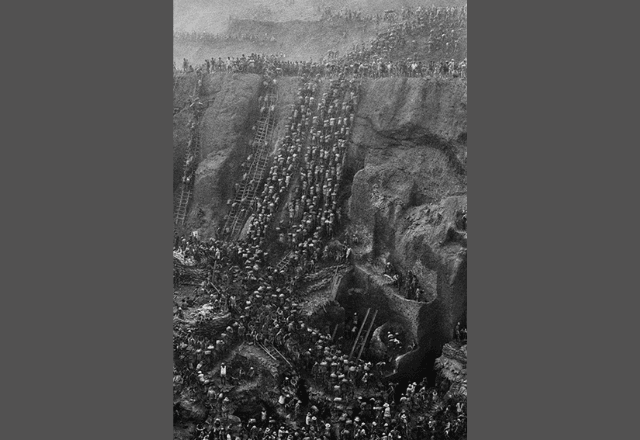 Mina de ouro a céu aberto de Serra Pelada. Estado do Pará, Brasil, 1986 | Divulgação/Institut de France