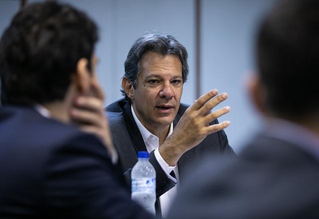 Fernando Haddad gesticula enquanto fala em reunião (Divulgação/Ministério da Fazenda)