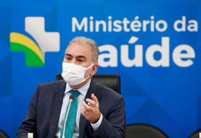 Queiroga desembarca em São Paulo após cumprir quarentena por covid-19 nos EUA Queiroga desembarca em São Paulo após cumprir quarentena por covid-19 nos EUA