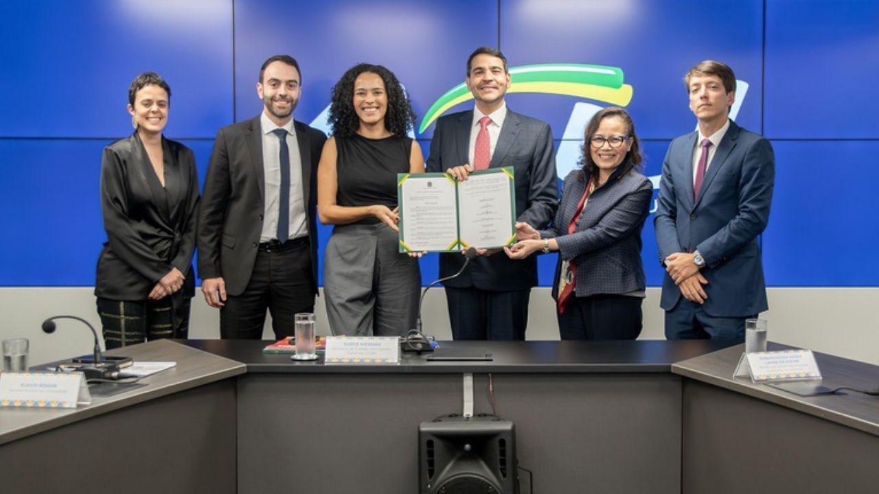 Itamaraty vai readmitir servidora exonerada por banca racial