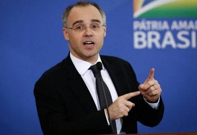 Ministro André Mendonça, do STF, determinou prazo de 10 dias para Planalto explicar sigilos