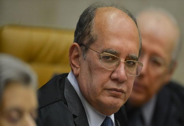 Ministro Gilmar Mendes de perfil