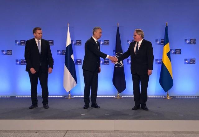 Ministro da Defesa da Suécia em reunião com Otan
