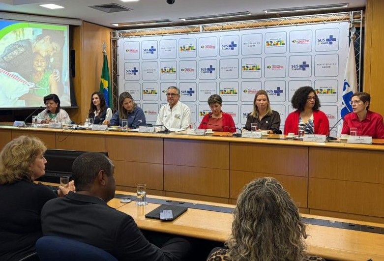 Ministro da Saúde, Alexandre Padilha, e outras autoridades em apresentação da pasta | Hariane Bittencourt/SBT