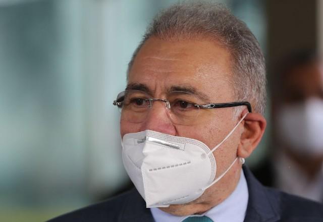 Ministro da Saúde, Marcelo Queiroga, com máscara no rosto