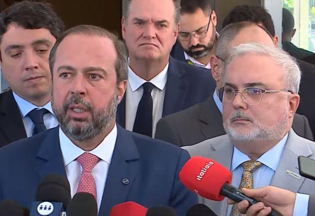 Ministro de Minas e Energia, Alexandre Silveira, elogiou a nova política de preços da Petrobras e classificou a paridade internacional como 'abstração, mentira e crime' | SBT News