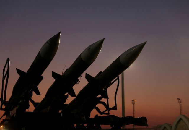 Mísseis iranianos são exibidos no Museu da Força Aeroespacial da Guarda Revolucionária iraniana em Teerã | Majid Asgaripour/WANA via Reuters