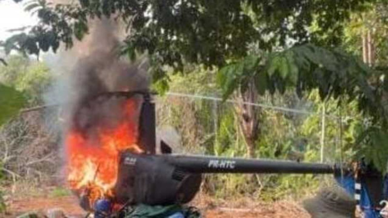 FAB derruba e destrói helicóptero suspeito em Roraima FAB derruba e destrói helicóptero suspeito em Roraima