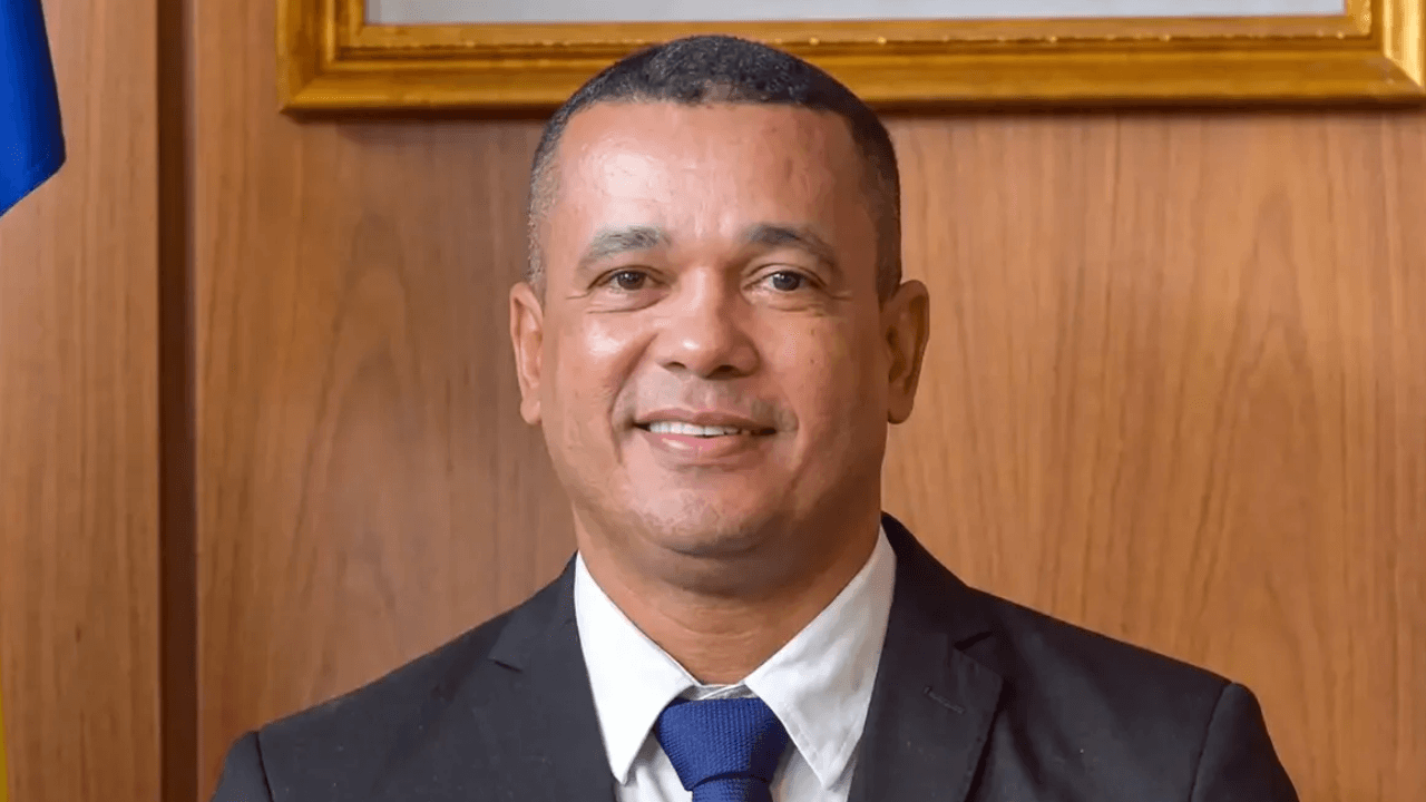 Prefeito afasta secretário por ameaça a eleitores do PT Prefeito afasta secretário por ameaça a eleitores do PT