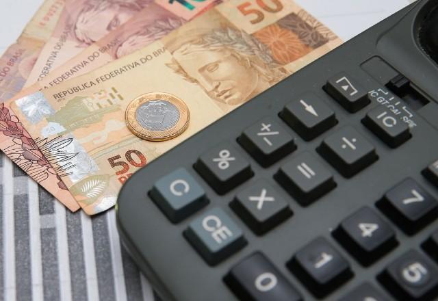 Moedas e calculadora