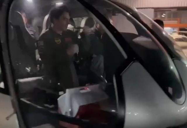 Momento em que coração é transportado em helicóptero apreendido pela Polícia Civil