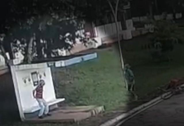 Idoso reage a assalto em ponto de ônibus e acaba esfaqueado