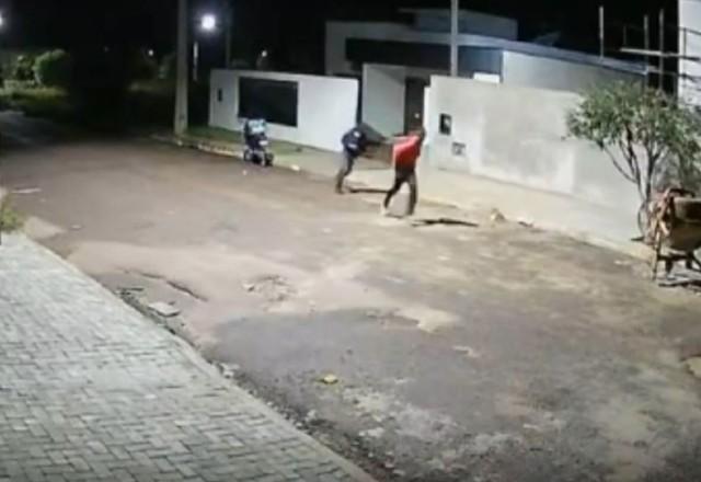 PM reage a assalto, troca tiros com bandidos e mata um