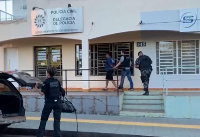 Momento em que motorista de ônibus é preso em Pirapó