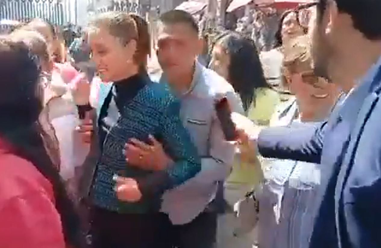 Presidente do México sofre assédio sexual durante interação com apoiadores
