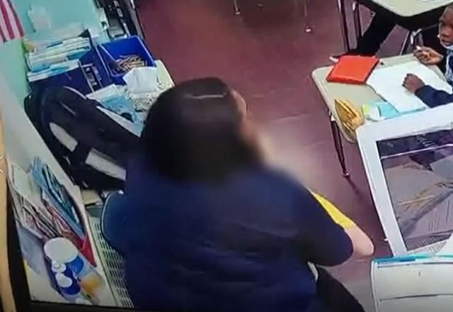 Momento em que professora desengasga aluno nos EUA
